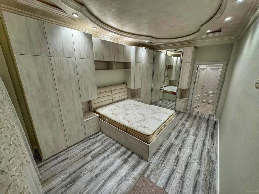 Satılır 4 otaqlı mənzil 145 m²