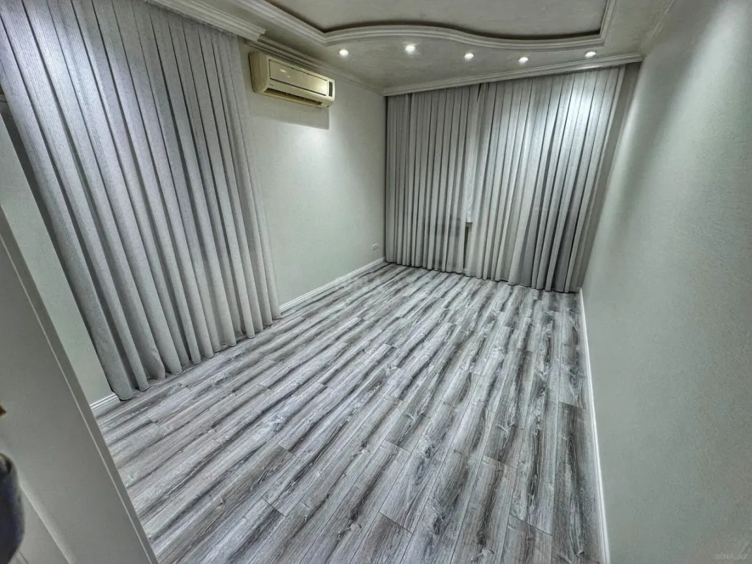 Satılır 4 otaqlı mənzil 145 m²
