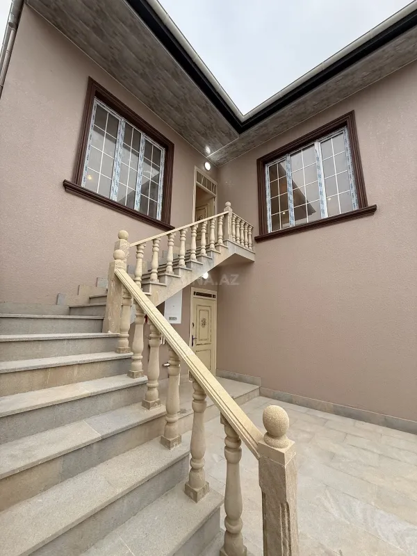 Satılır 8 otaqlı həyət evi 160 m²