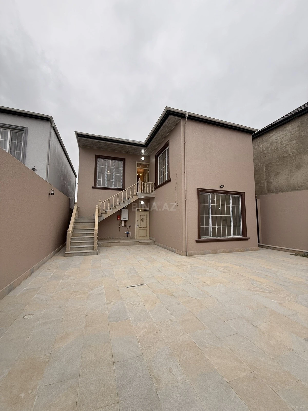 Satılır 8 otaqlı həyət evi 160 m²