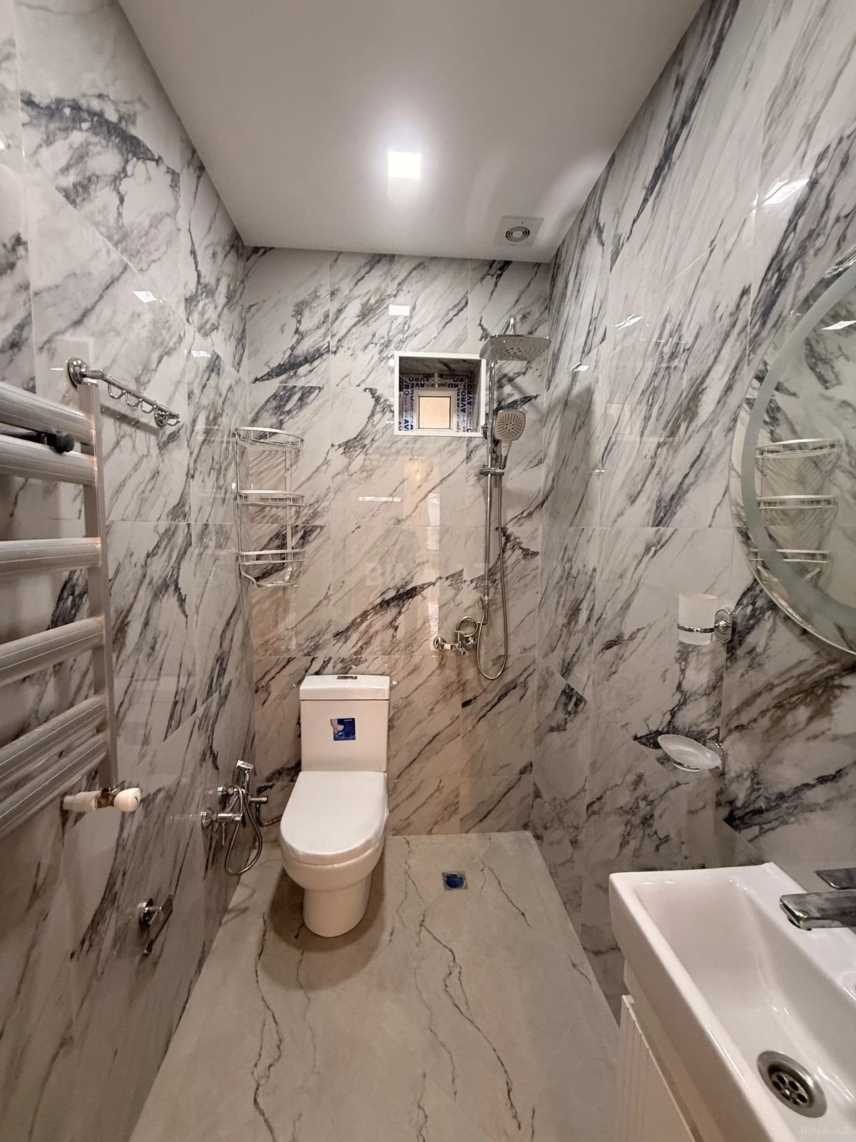 Satılır 8 otaqlı həyət evi 160 m²