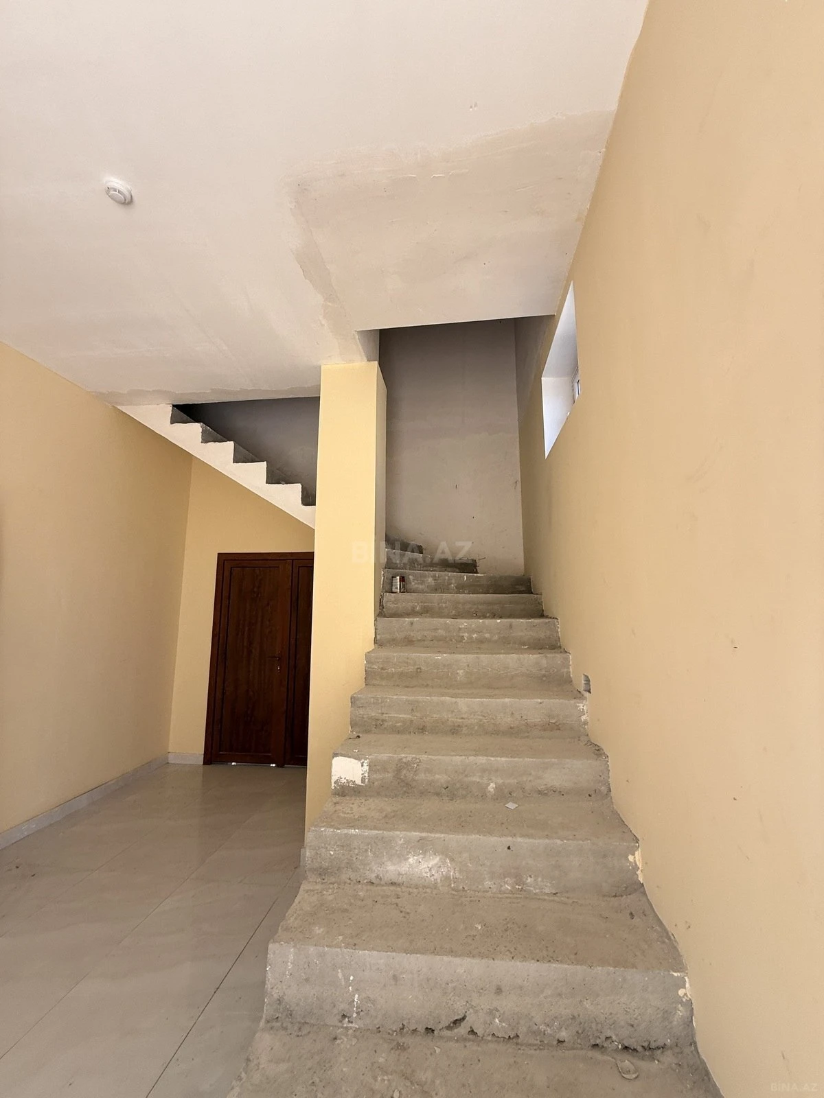 Satılır 4 otaqlı həyət evi 330 m²