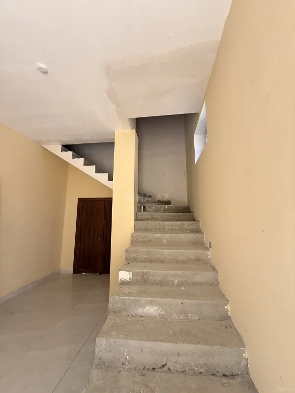 Satılır 4 otaqlı həyət evi 330 m²