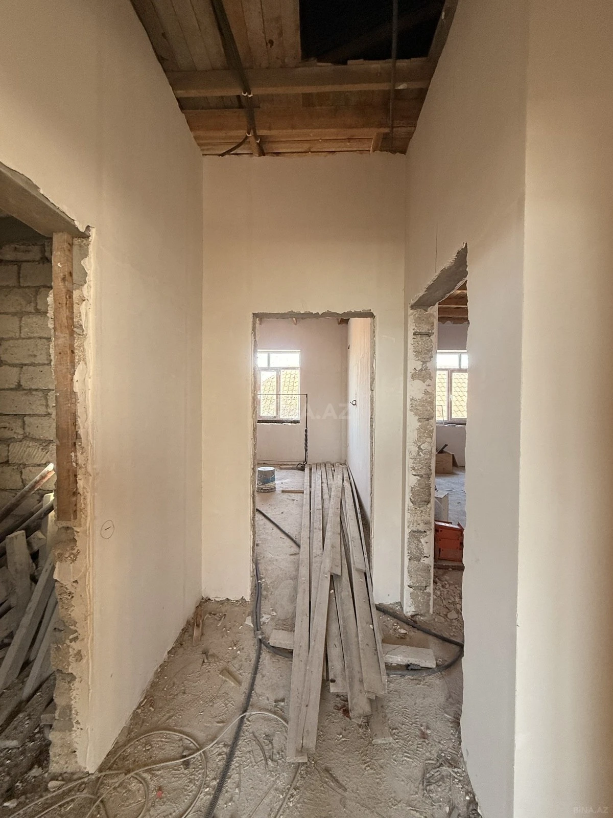 Satılır 4 otaqlı həyət evi 330 m²