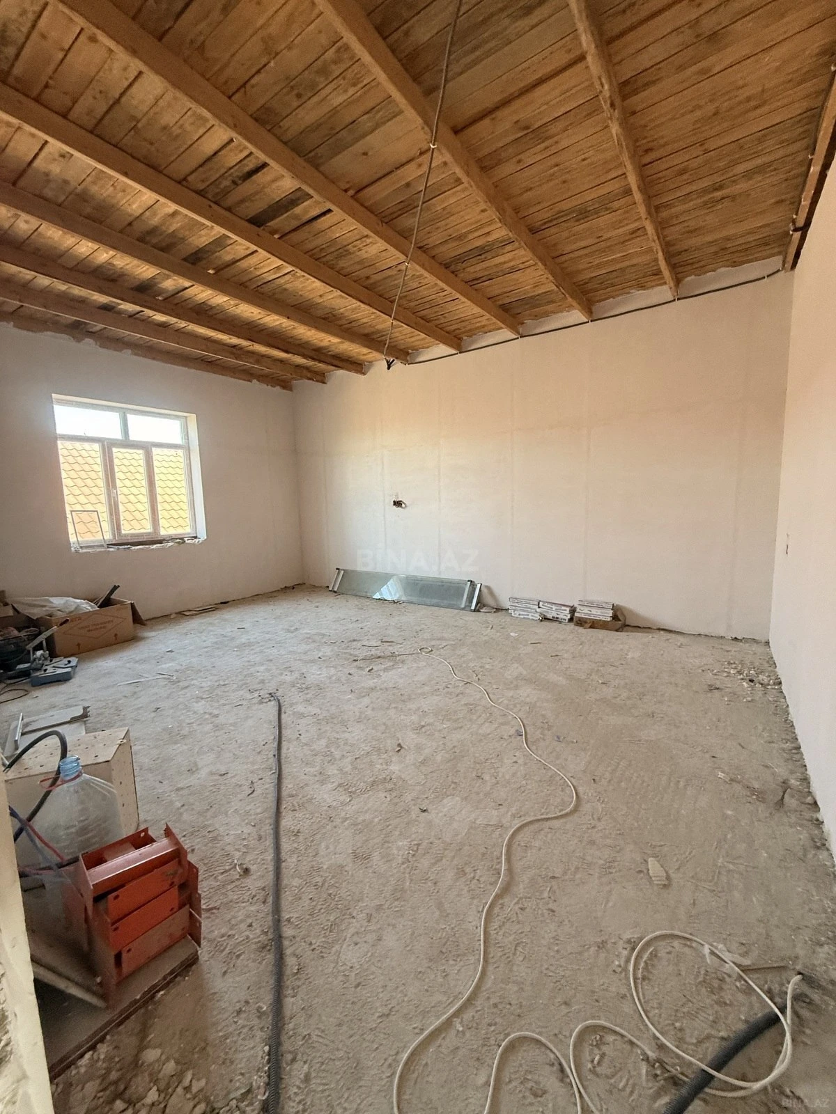 Satılır 4 otaqlı həyət evi 330 m²