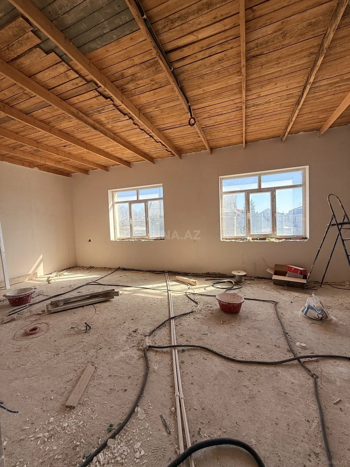 Satılır 4 otaqlı həyət evi 330 m²