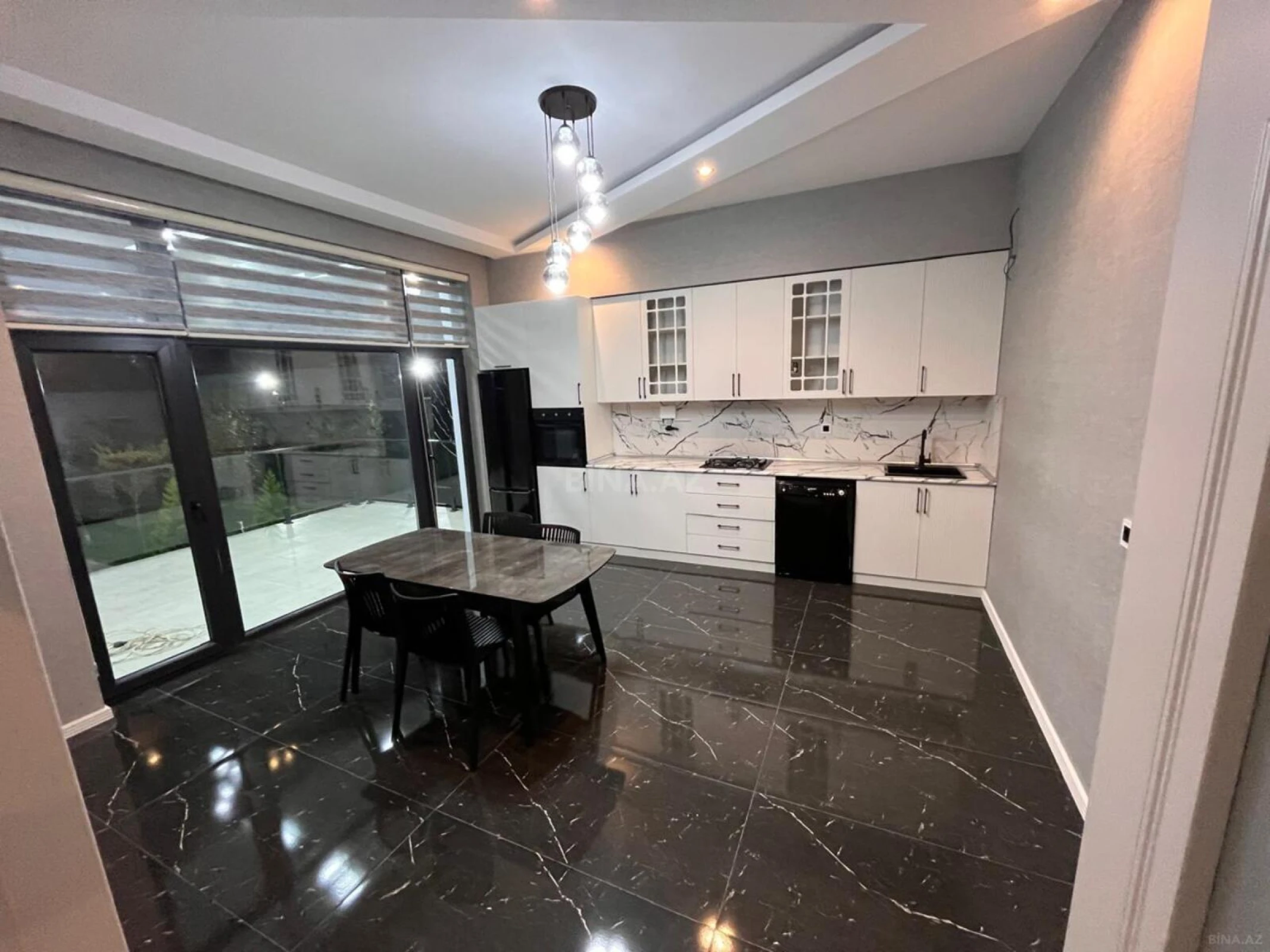 Kirayə verilir 5 otaqlı həyət evi 300 m²