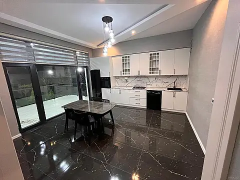 Kirayə verilir 5 otaqlı həyət evi 300 m²