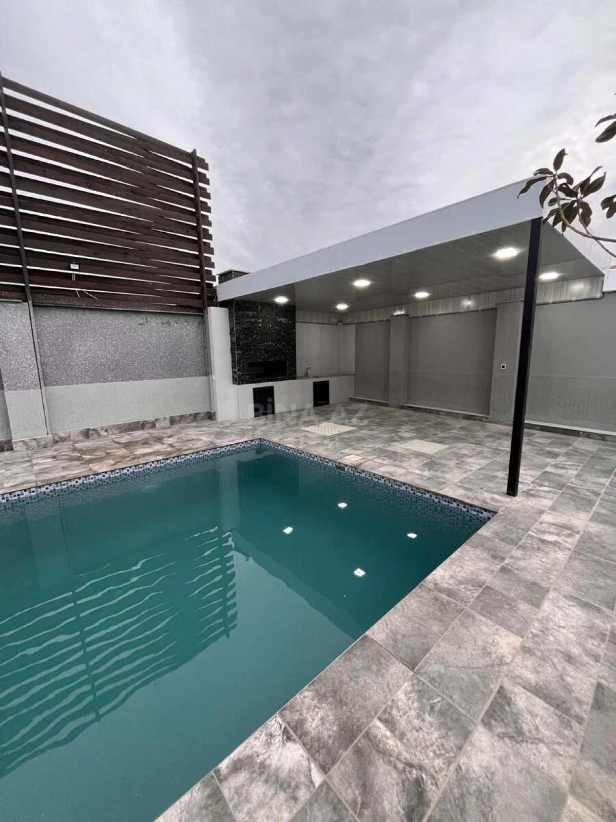 Kirayə verilir 5 otaqlı həyət evi 300 m²