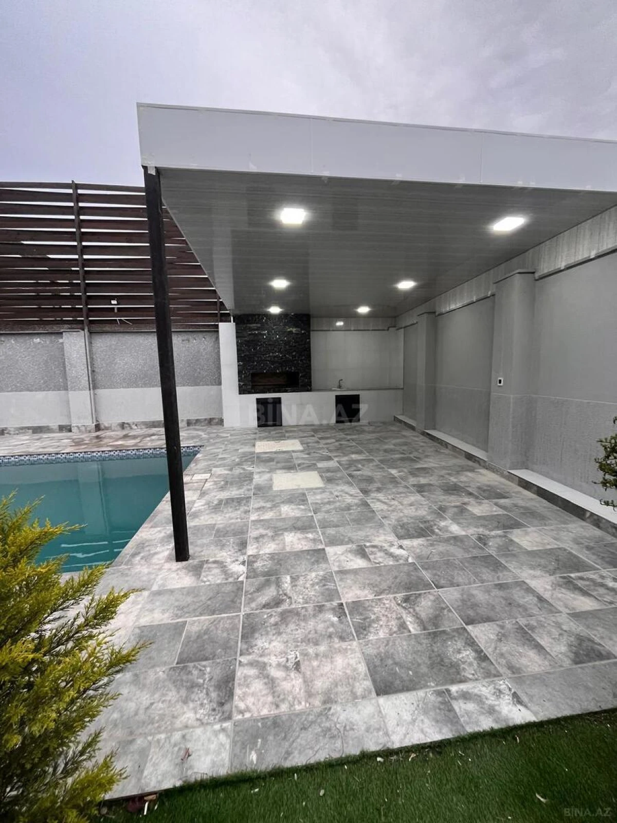 Kirayə verilir 5 otaqlı həyət evi 300 m²
