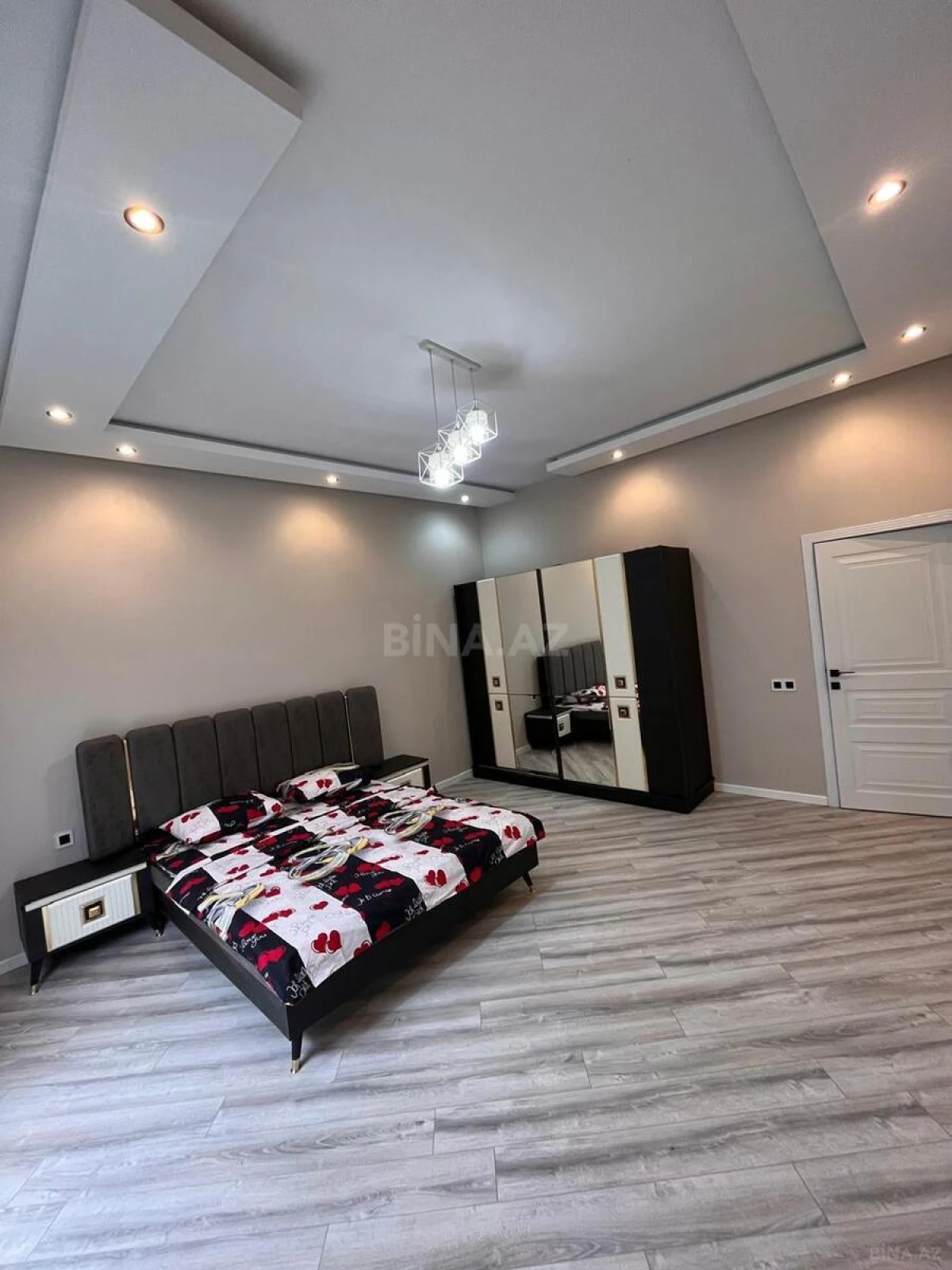 Kirayə verilir 5 otaqlı həyət evi 300 m²