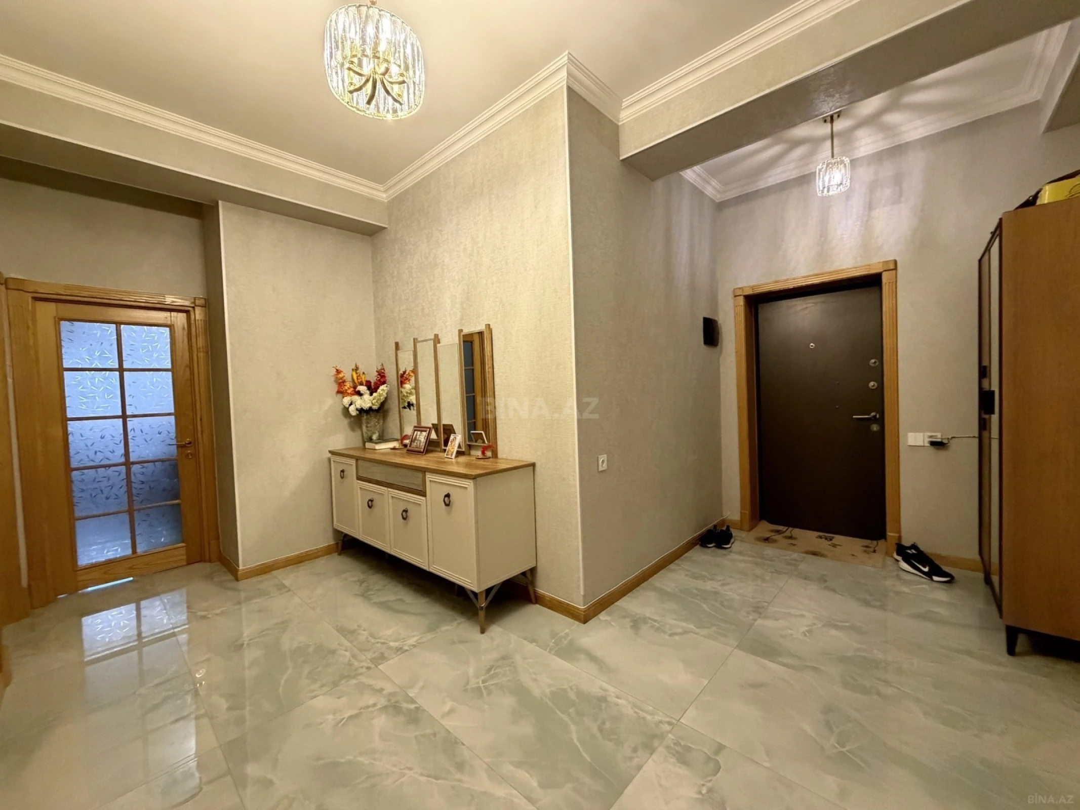 Satılır 3 otaqlı mənzil 105 m²