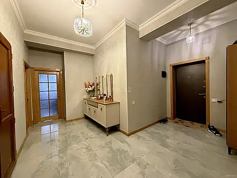 Satılır 3 otaqlı mənzil 105 m²