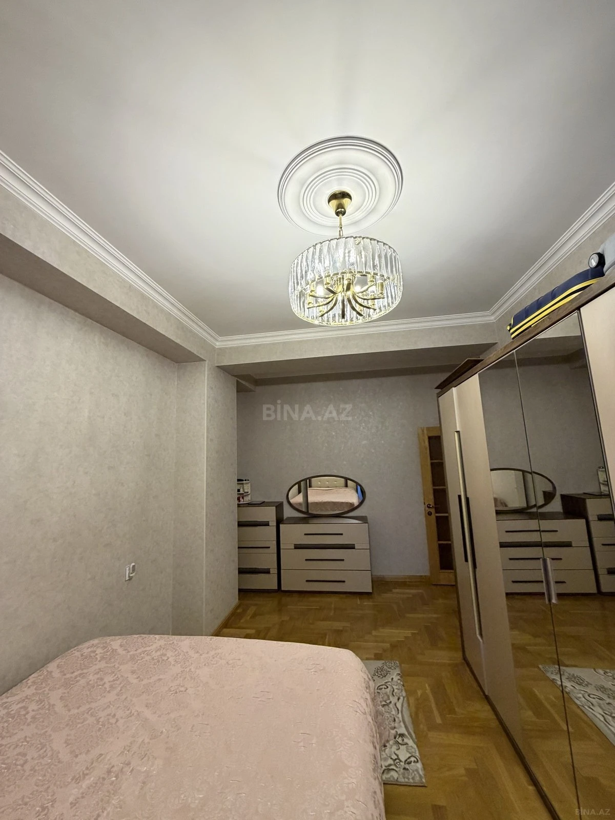 Satılır 3 otaqlı mənzil 105 m²