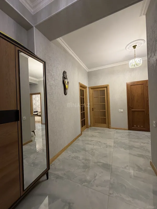 Satılır 3 otaqlı mənzil 105 m²