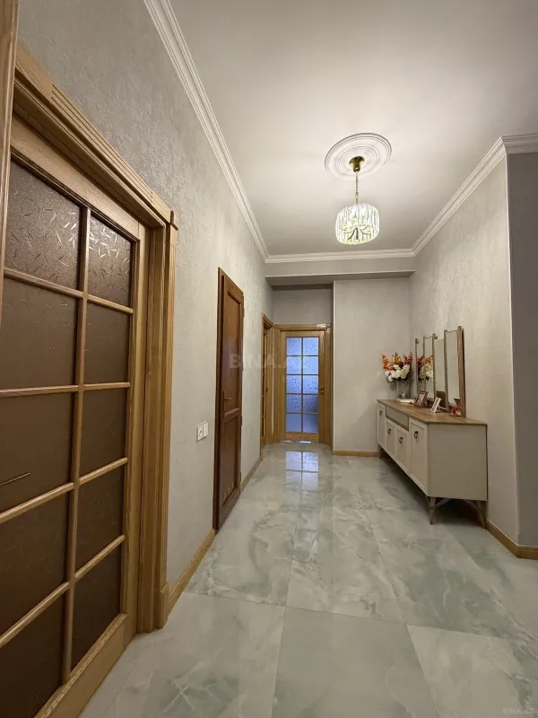 Satılır 3 otaqlı mənzil 105 m²
