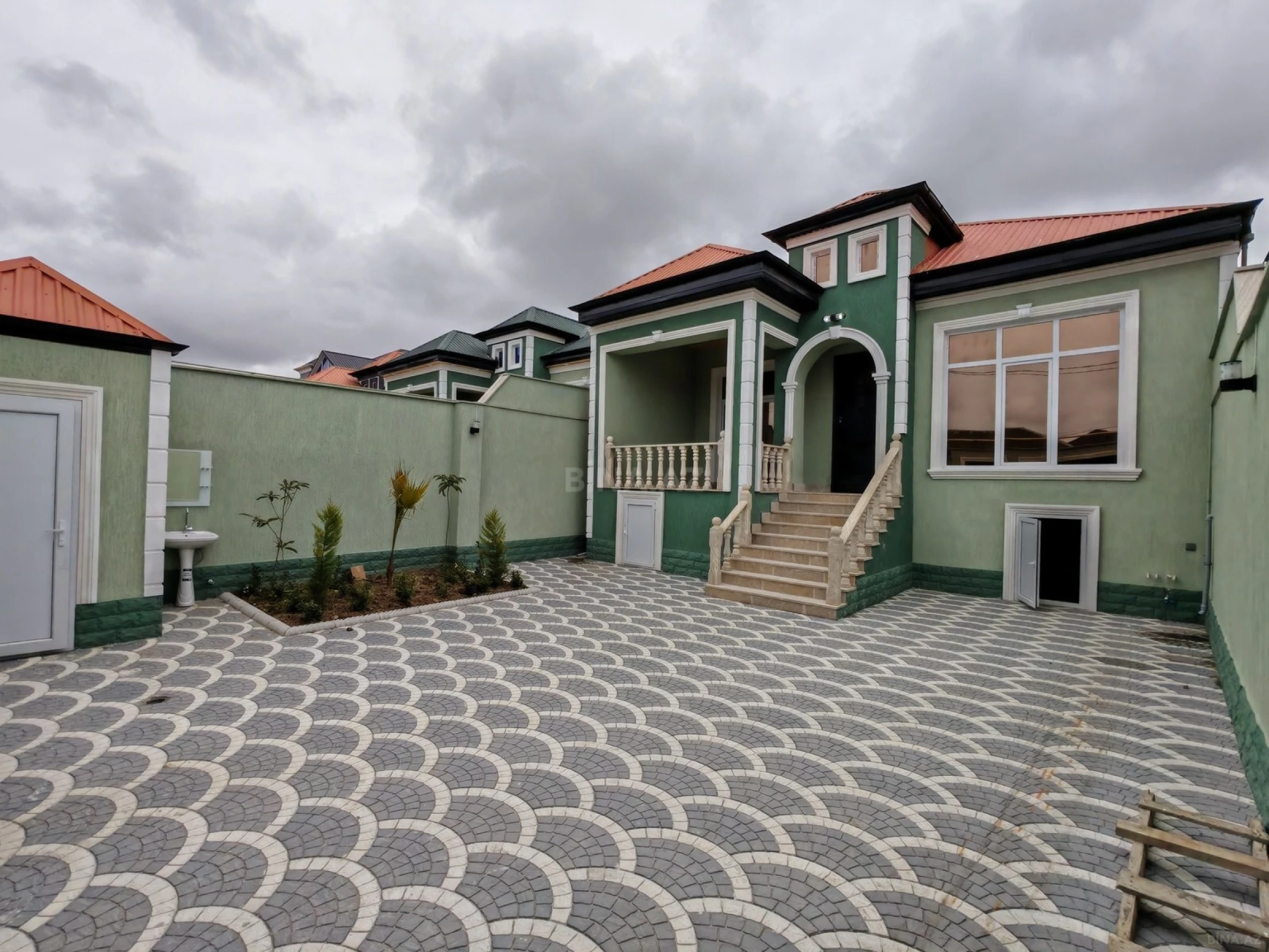 Satılır 4 otaqlı həyət evi 130 m²