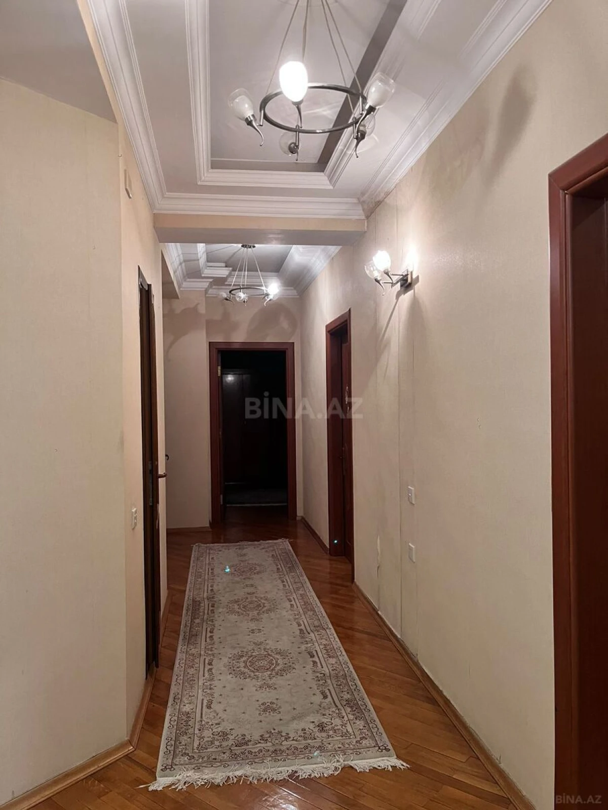 Satılır 4 otaqlı mənzil 191 m²