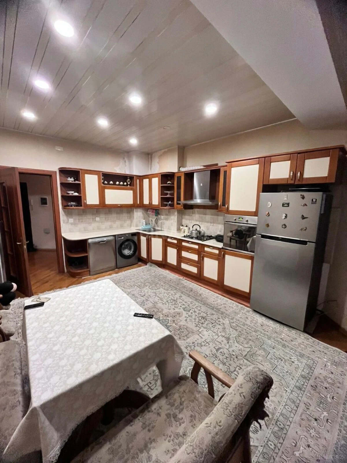 Satılır 4 otaqlı mənzil 191 m²