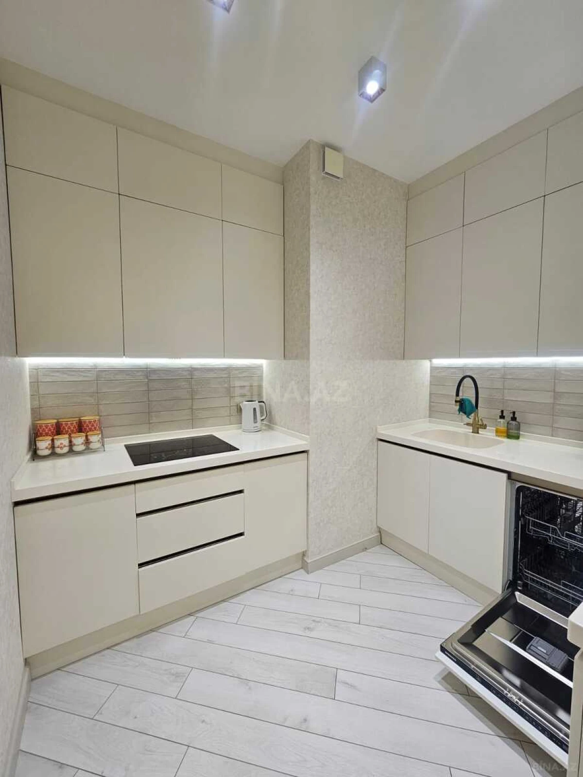 Kirayə verilir 3 otaqlı mənzil 110 m²