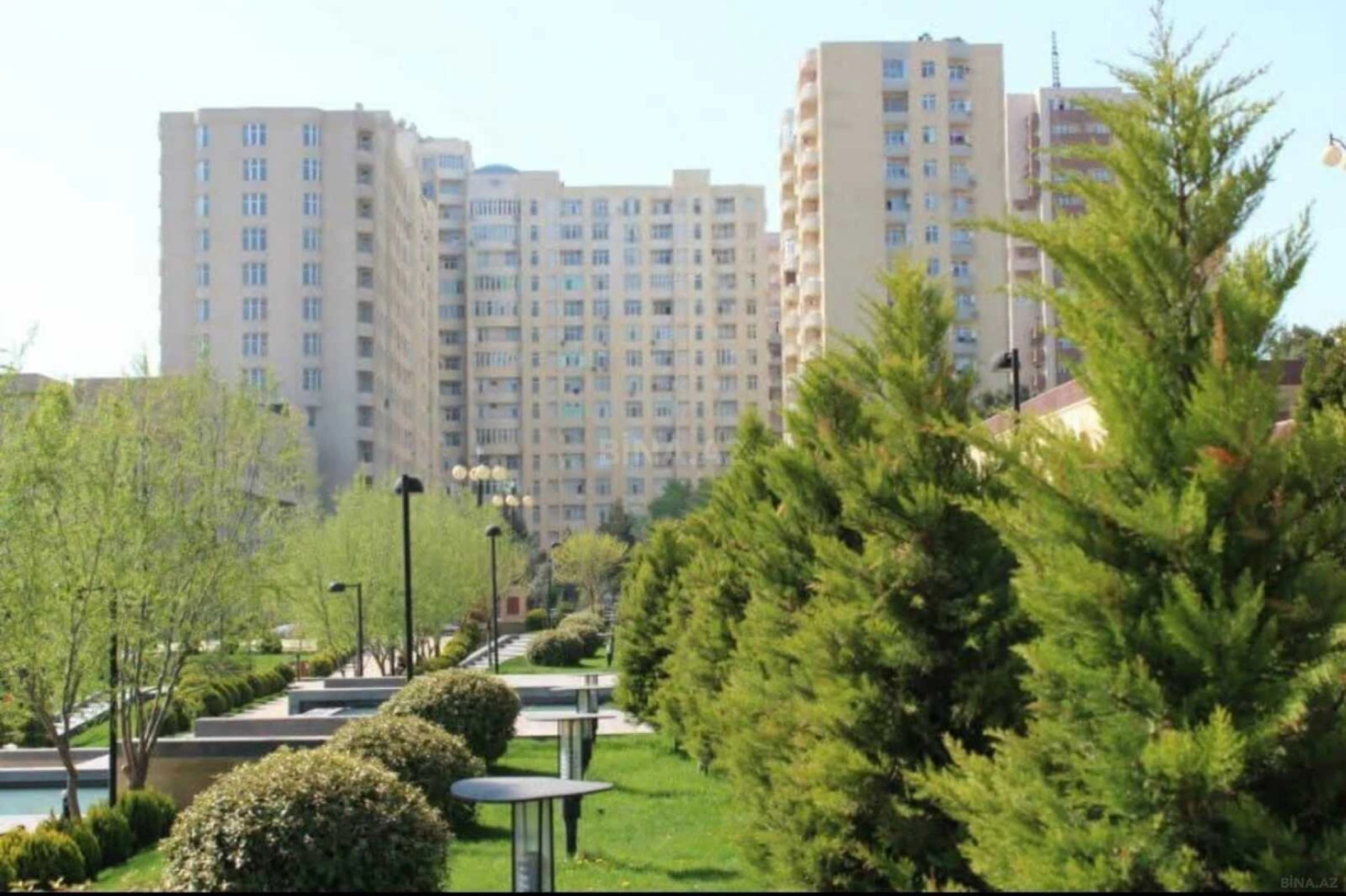 Satılır 4 otaqlı mənzil 203 m²