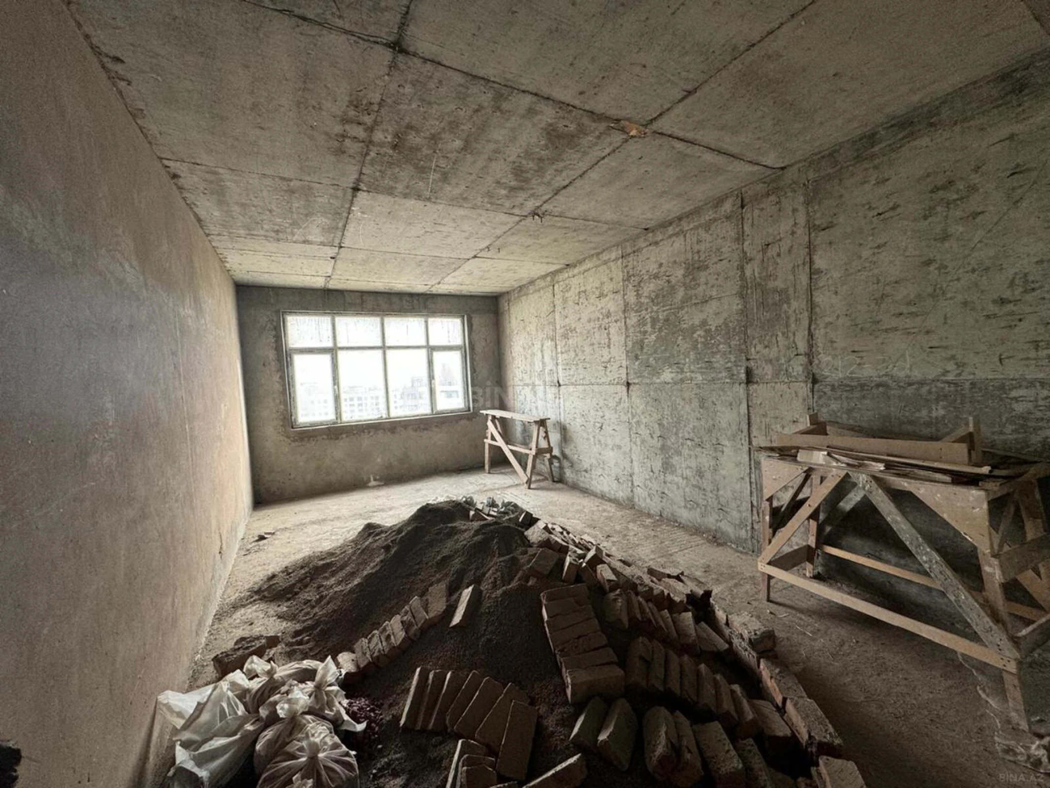 Satılır 4 otaqlı mənzil 203 m²