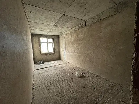 Satılır 4 otaqlı mənzil 203 m²