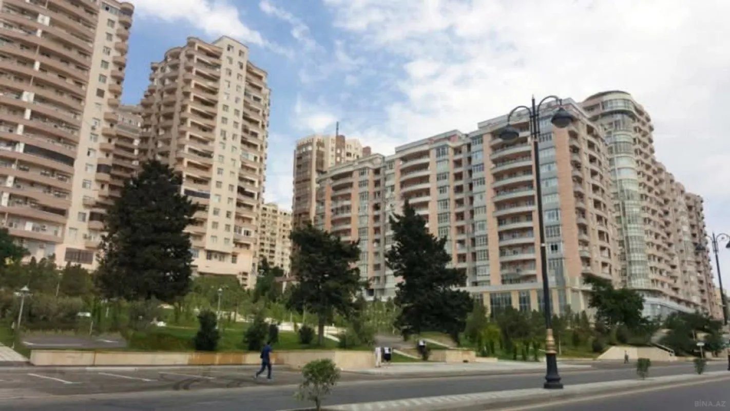 Satılır 4 otaqlı mənzil 203 m²