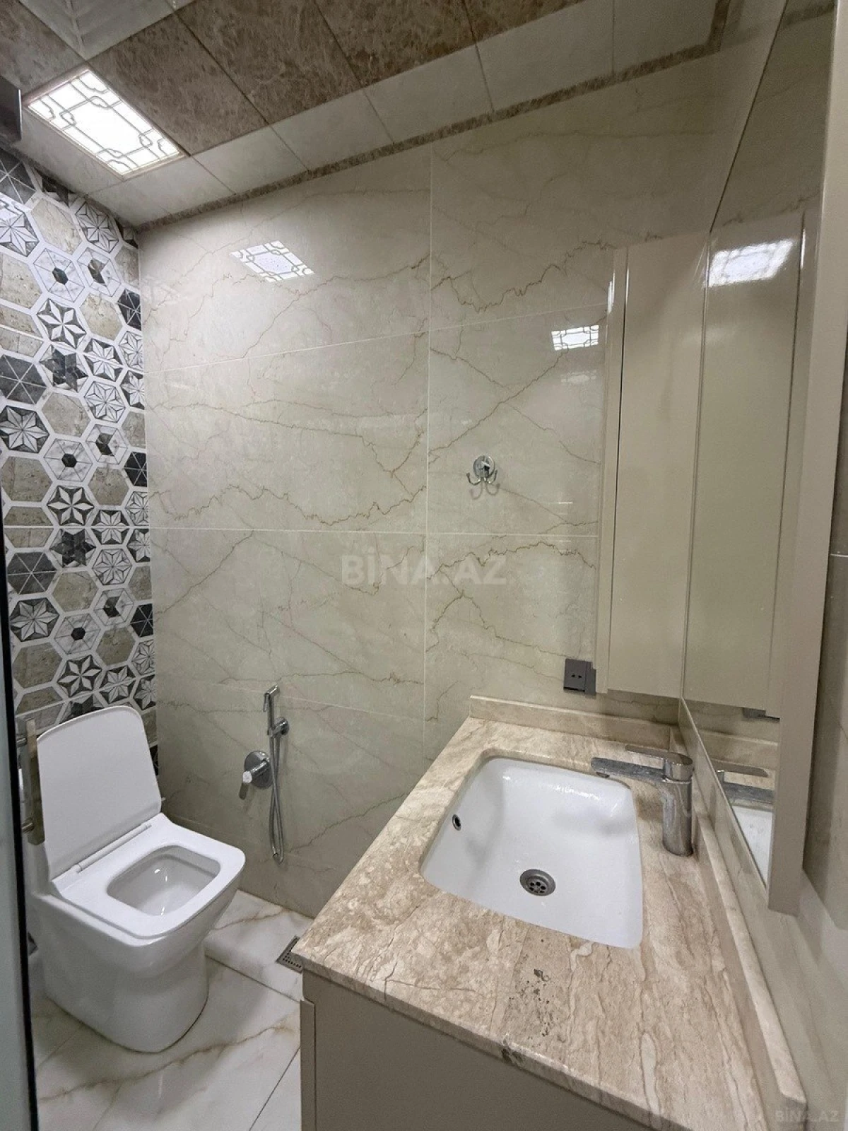 Kirayə verilir 2 otaqlı mənzil 55 m²