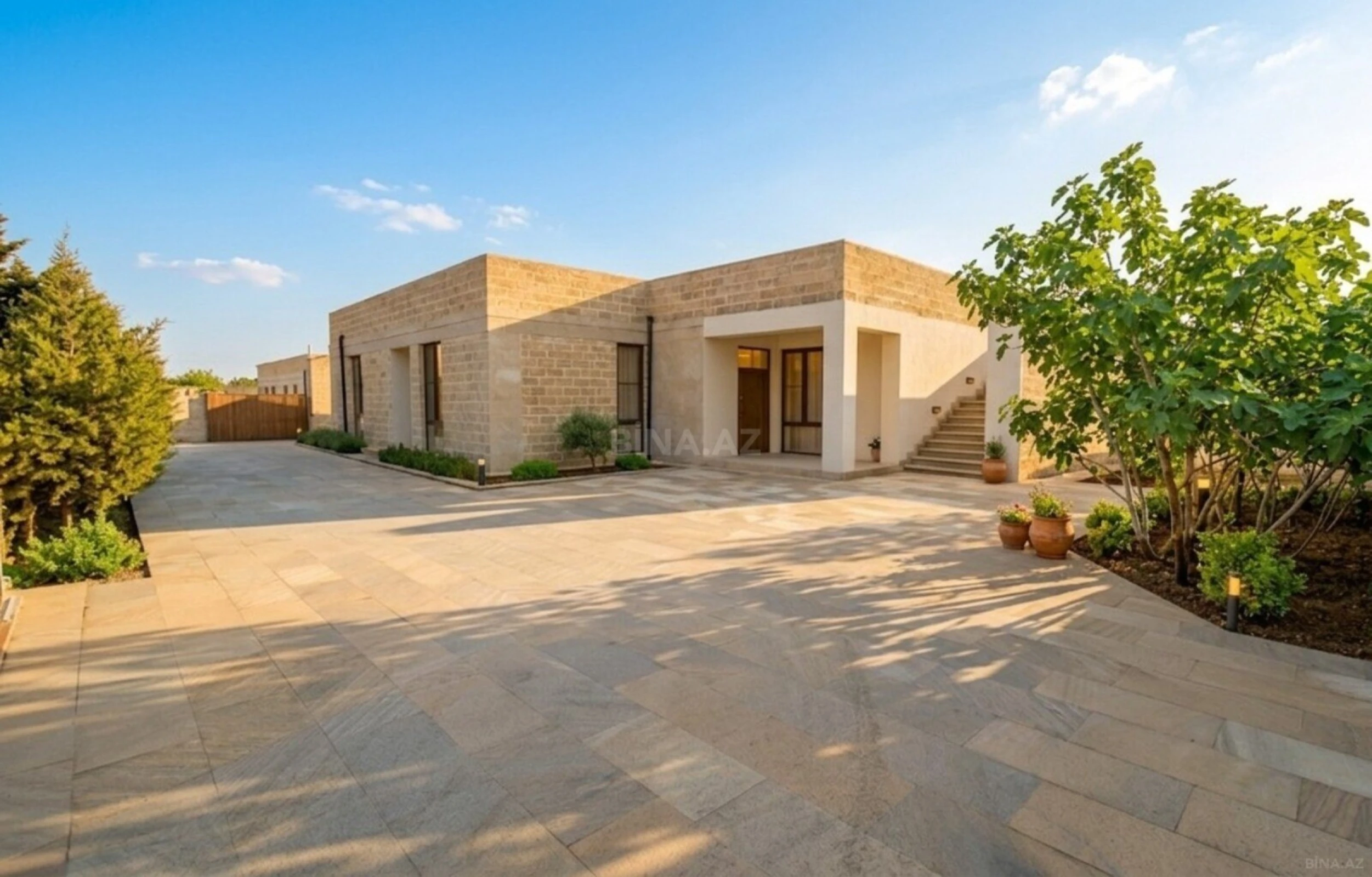 Kirayə verilir 6 otaqlı həyət evi 220 m²