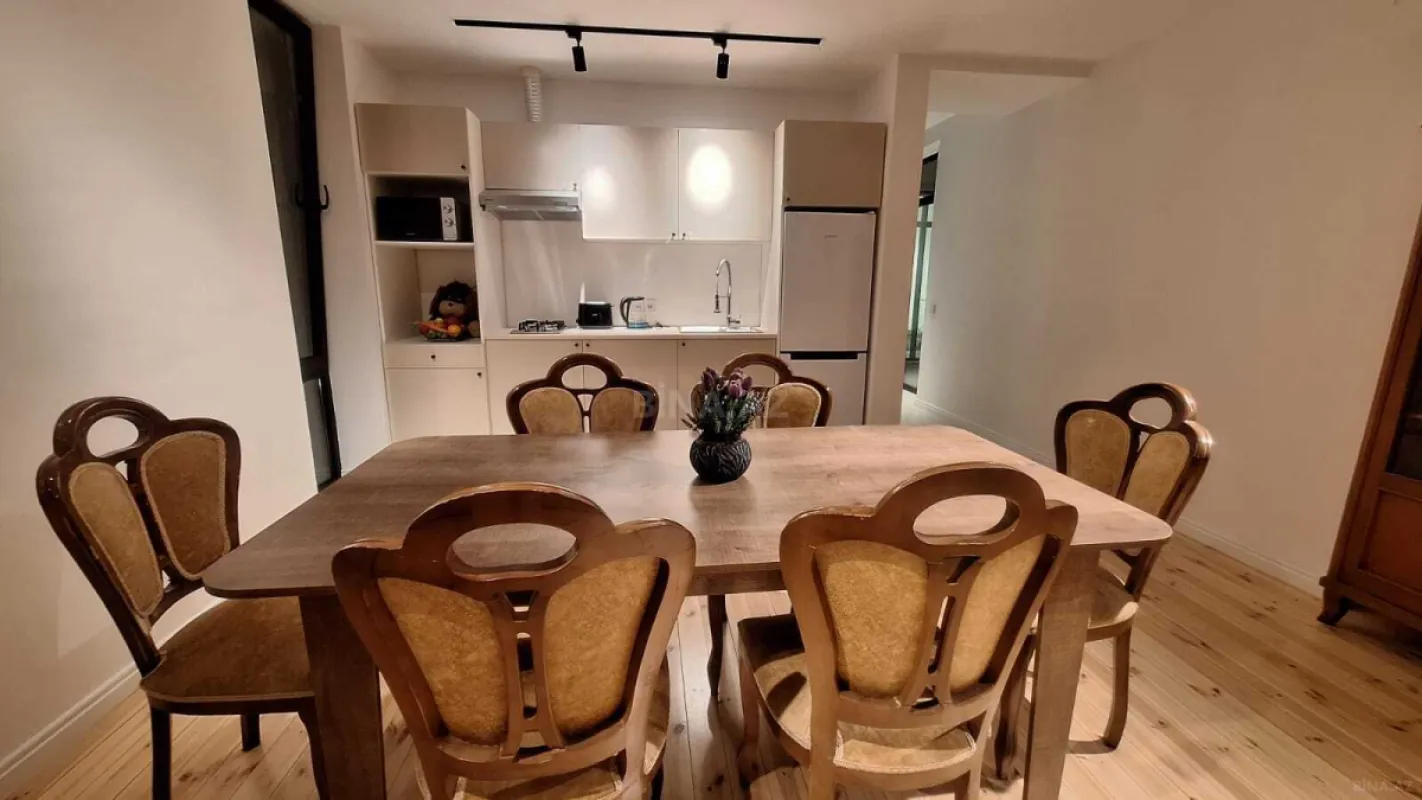 Kirayə verilir 6 otaqlı həyət evi 220 m²