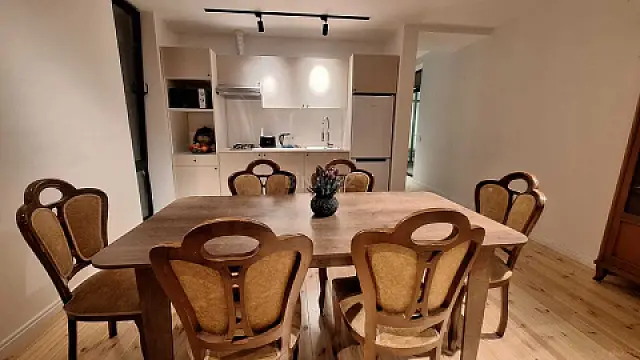 Kirayə verilir 6 otaqlı həyət evi 220 m²