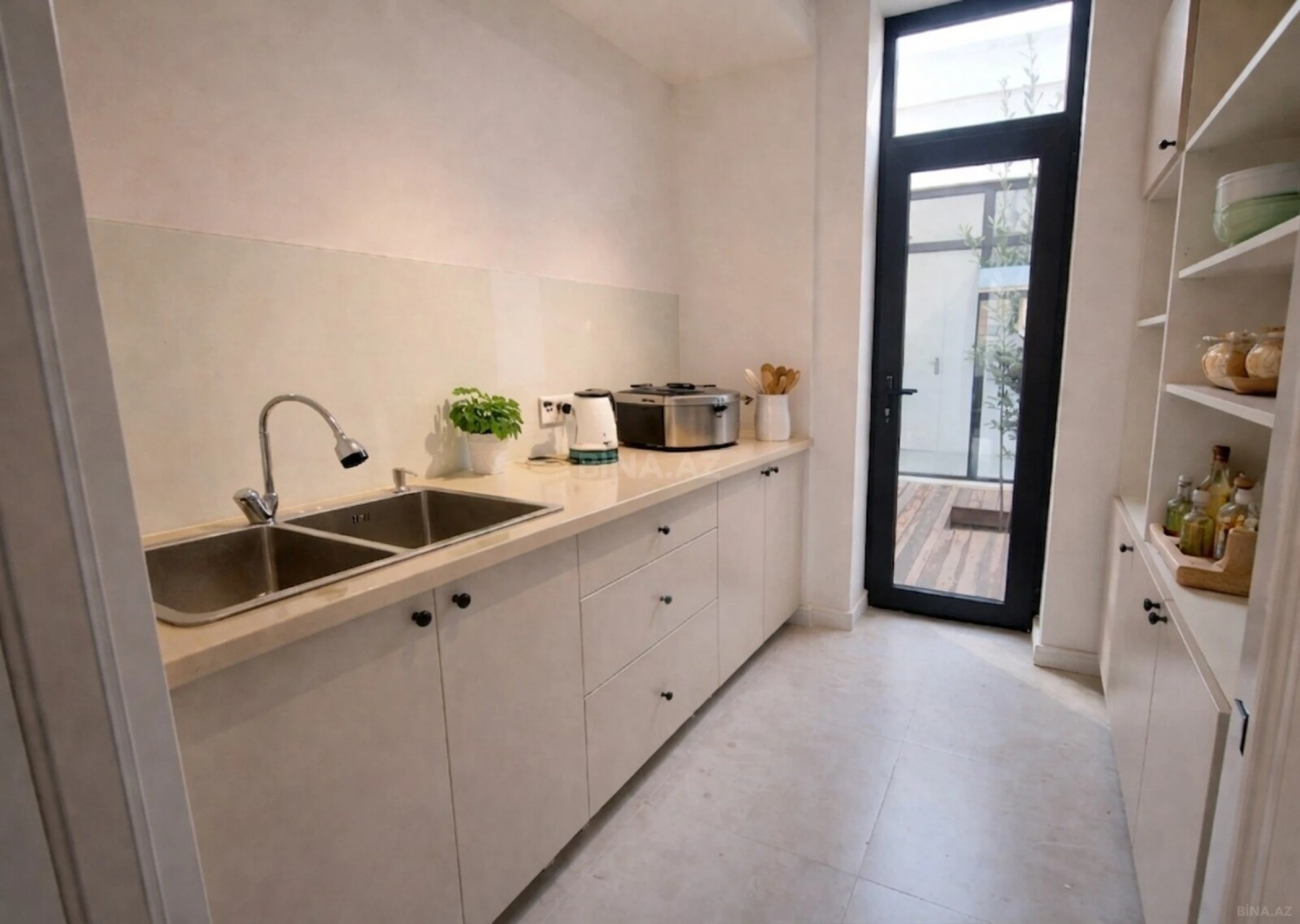 Kirayə verilir 6 otaqlı həyət evi 220 m²