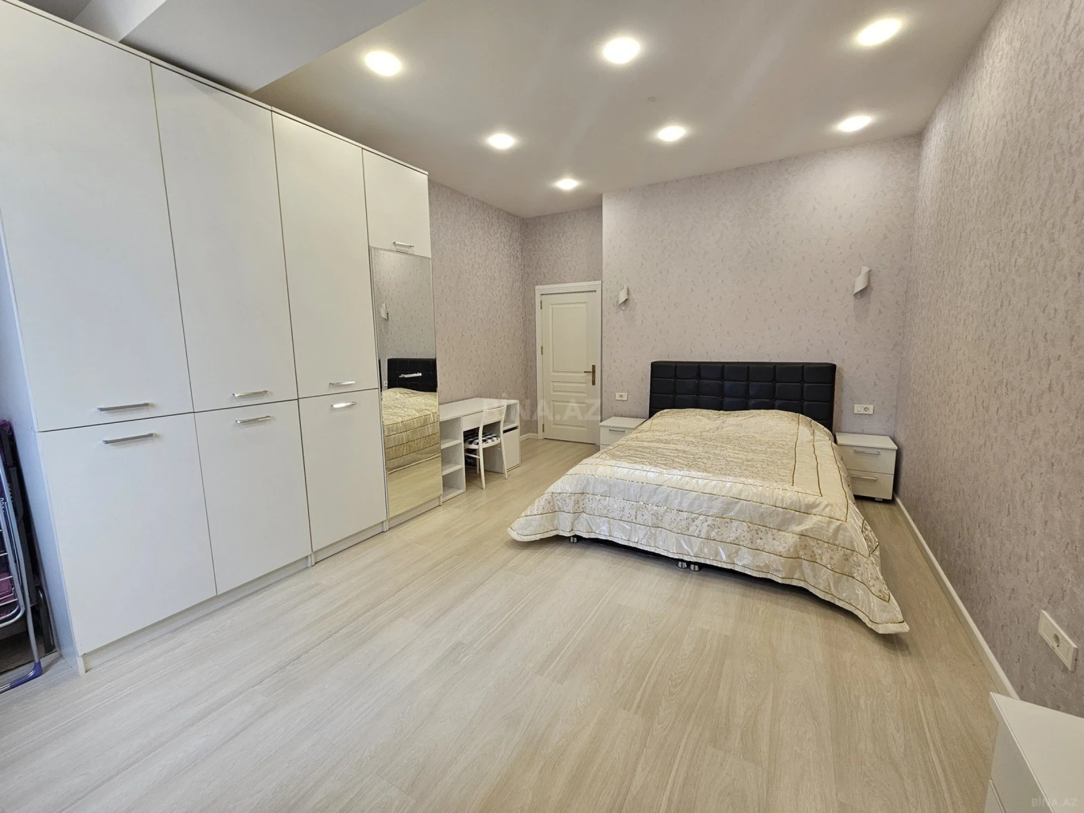 Kirayə verilir 2 otaqlı mənzil 75 m²
