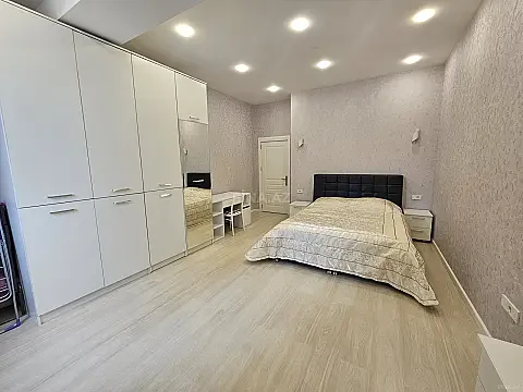 Kirayə verilir 2 otaqlı mənzil 75 m²