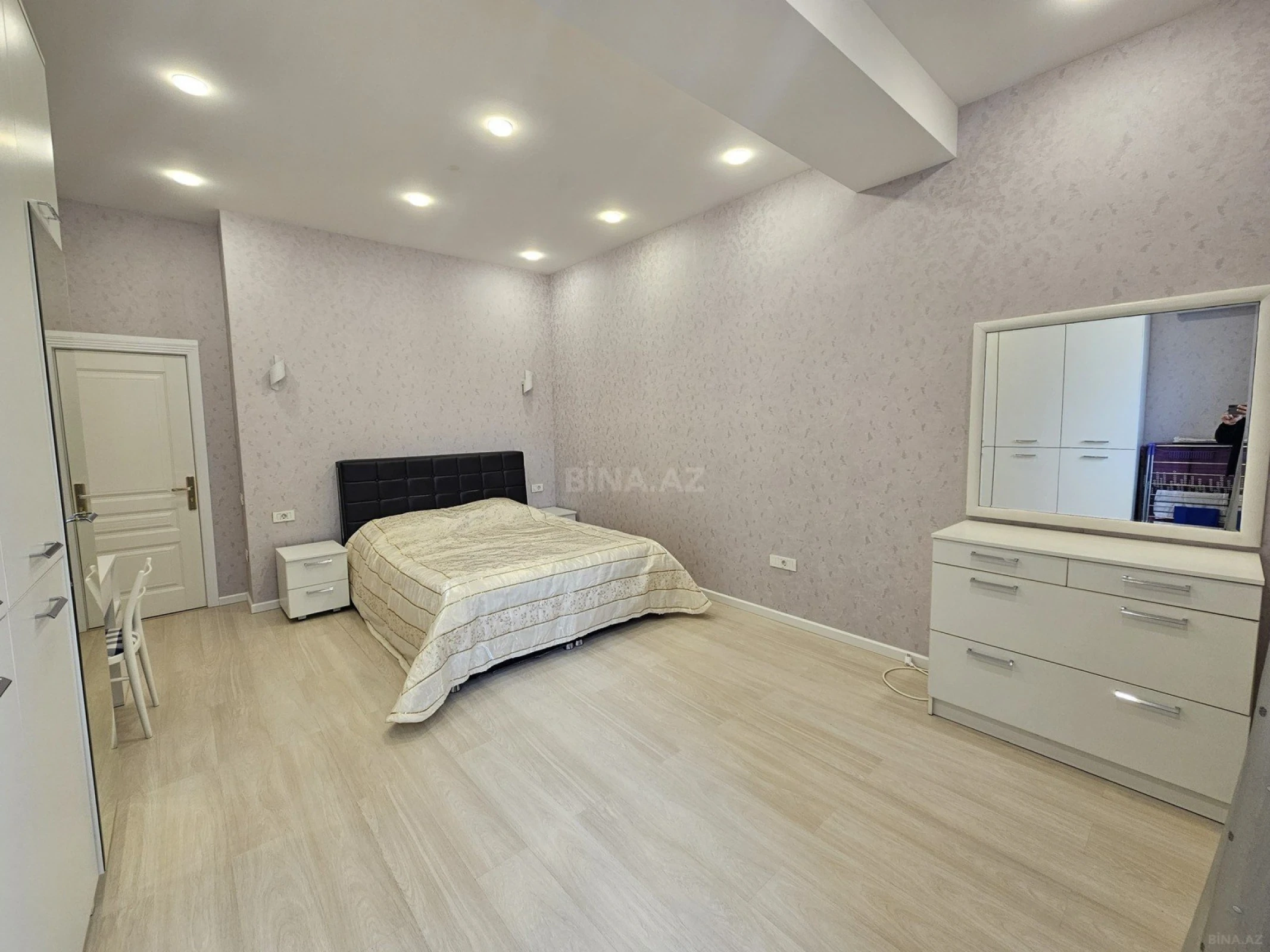 Kirayə verilir 2 otaqlı mənzil 75 m²