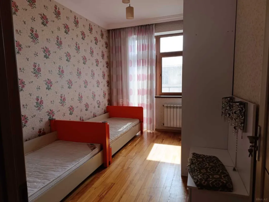 Satılır 3 otaqlı mənzil 124 m²