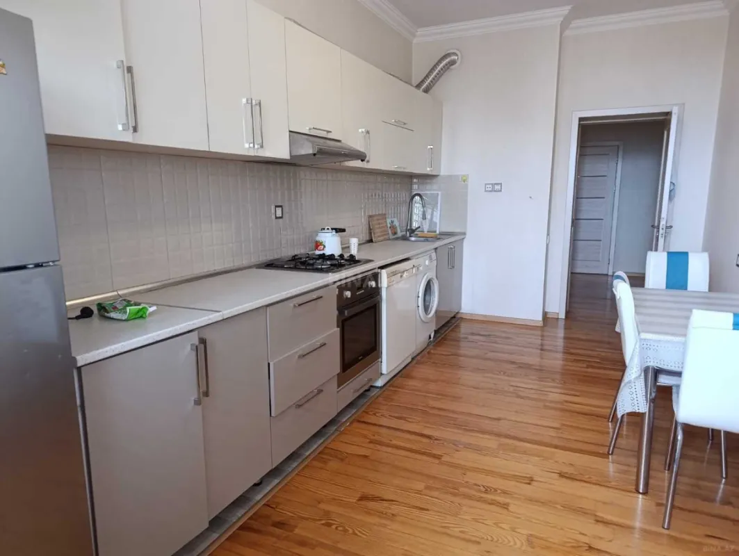 Satılır 3 otaqlı mənzil 124 m²
