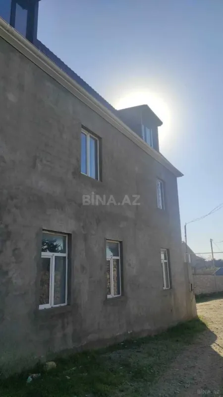 Satılır 6 otaqlı həyət evi 450 m²