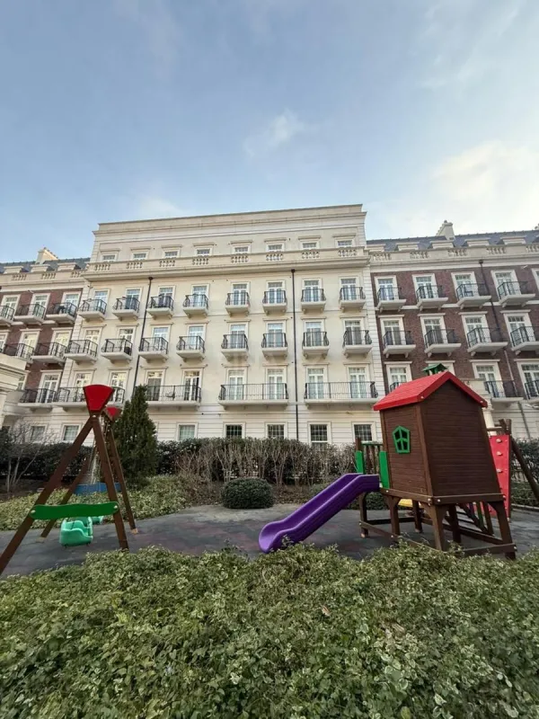 Satılır 4 otaqlı mənzil 145 m²