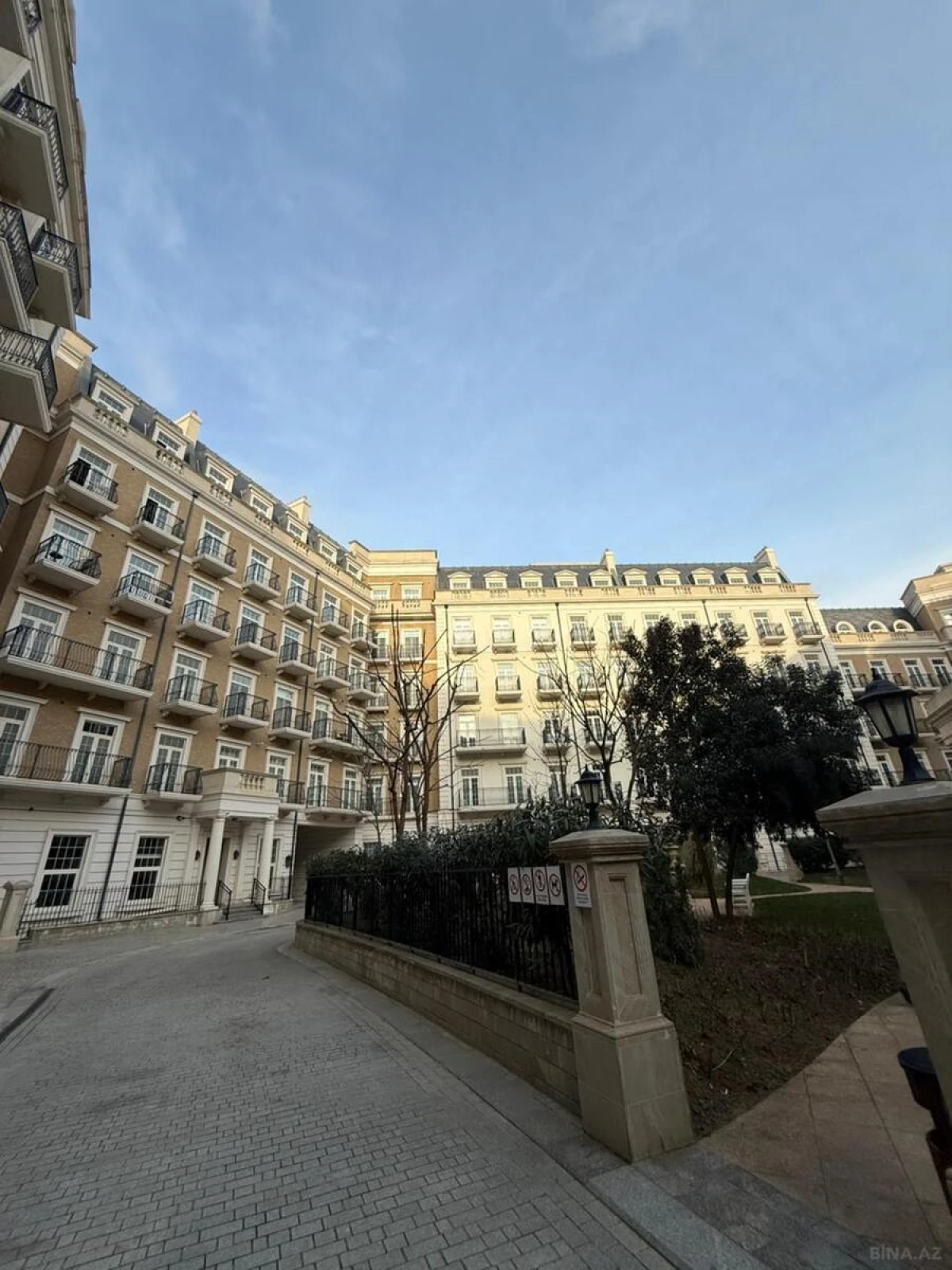 Satılır 4 otaqlı mənzil 145 m²