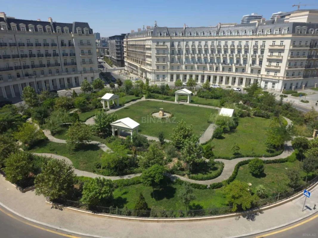 Satılır 4 otaqlı mənzil 145 m²