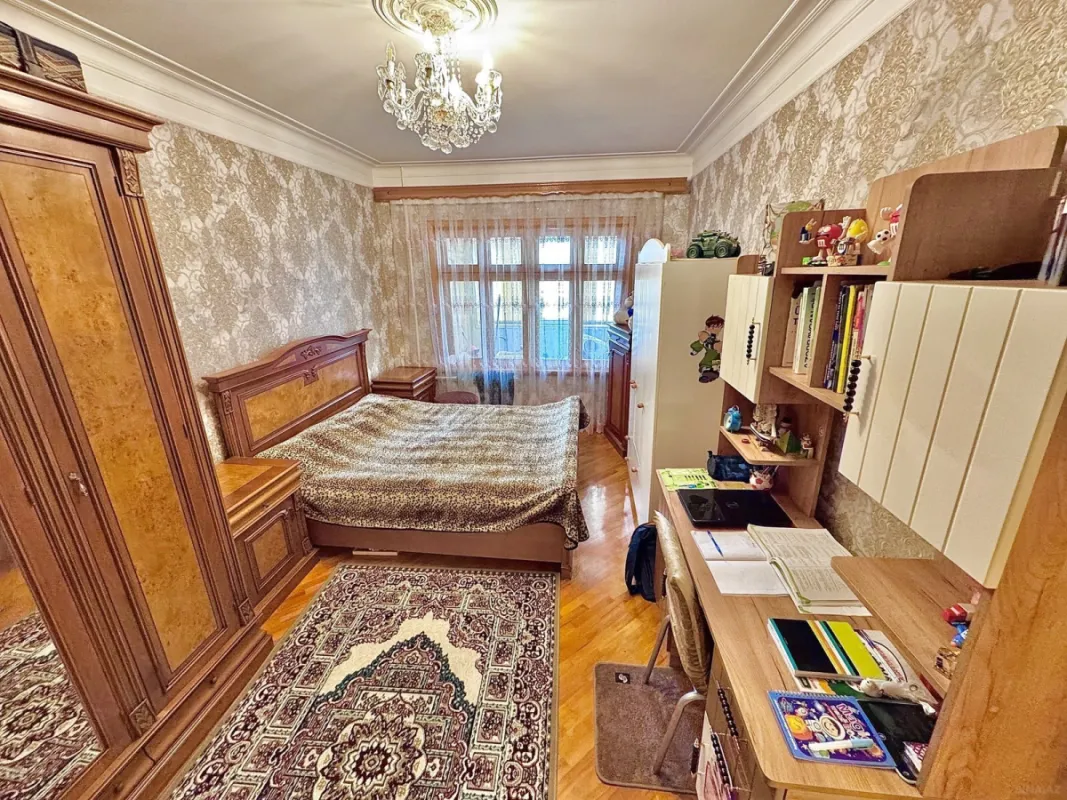 Satılır 5 otaqlı mənzil 115 m²