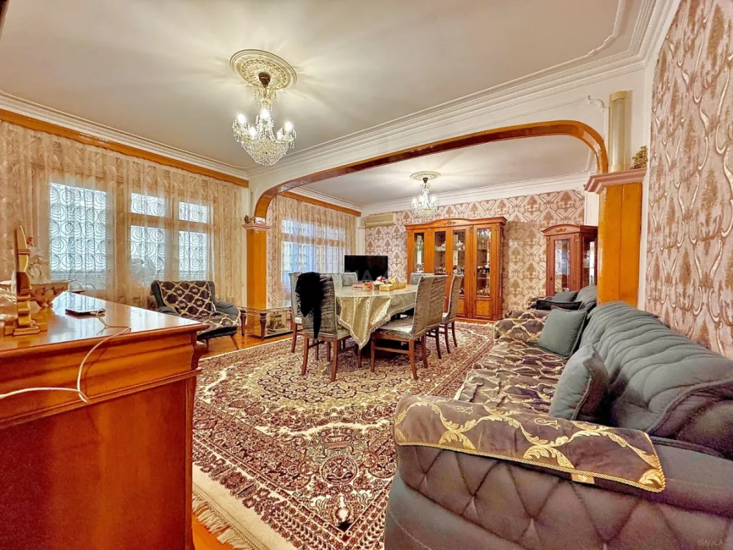 Satılır 5 otaqlı mənzil 115 m²