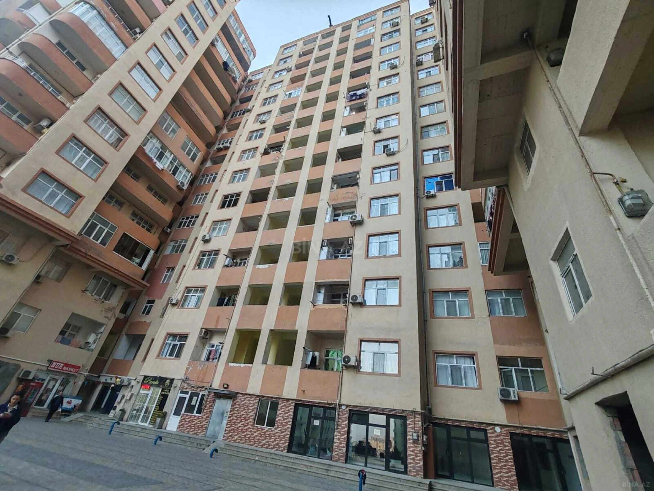Satılır 4 otaqlı mənzil 165 m²