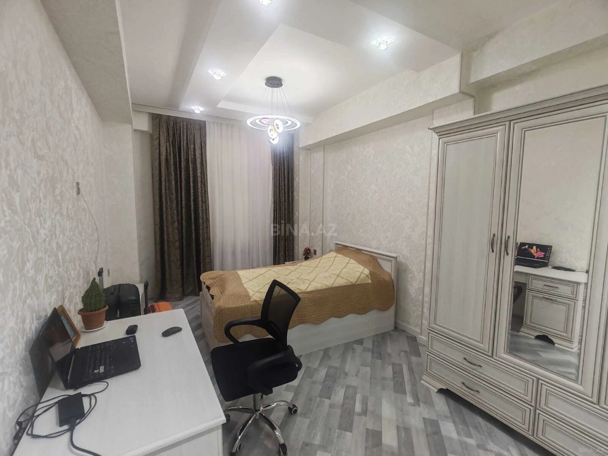 Satılır 4 otaqlı mənzil 165 m²