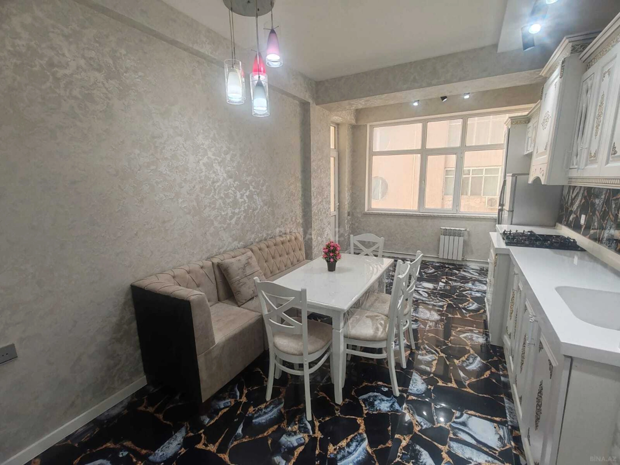 Satılır 4 otaqlı mənzil 165 m²