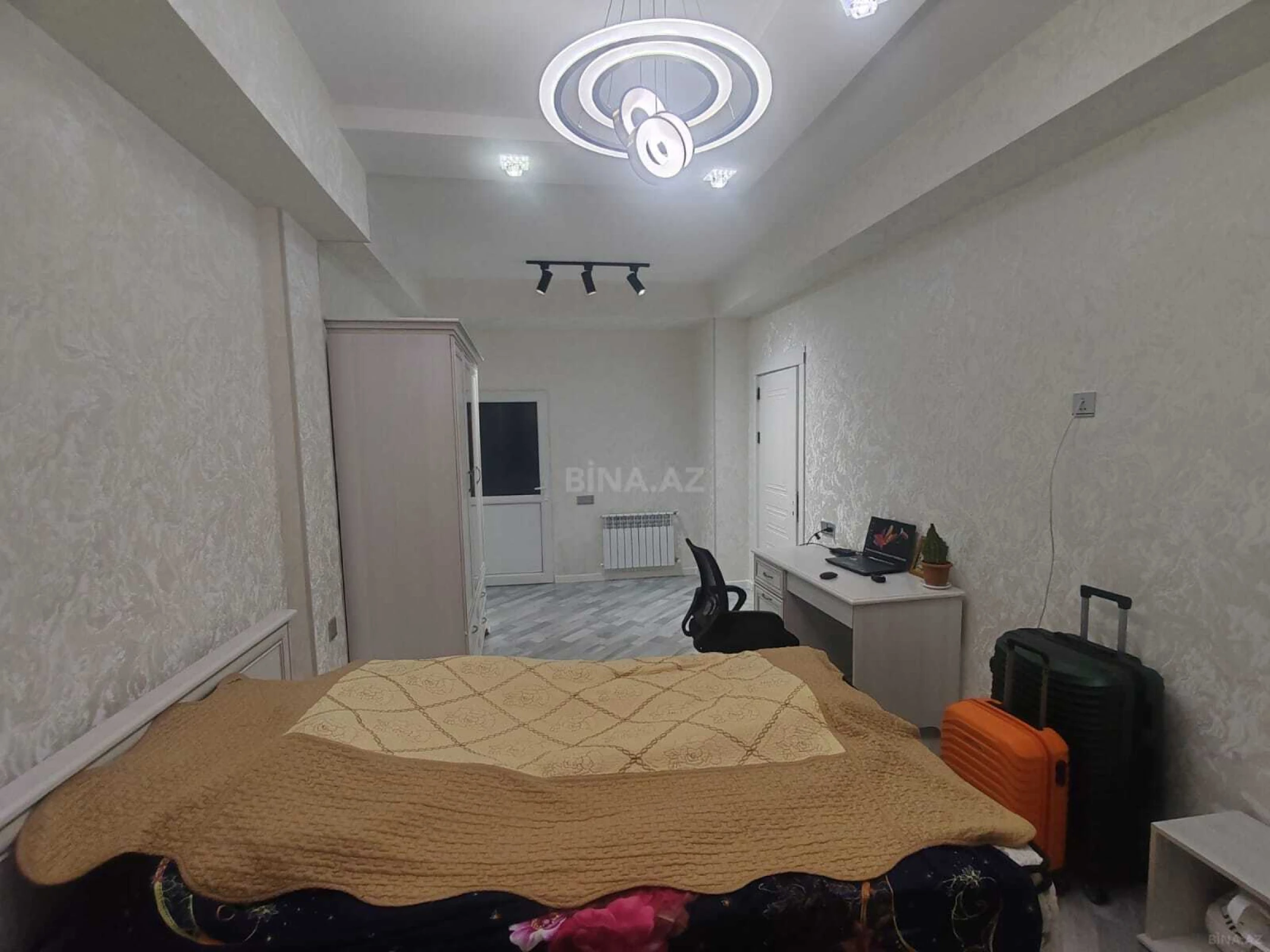 Satılır 4 otaqlı mənzil 165 m²