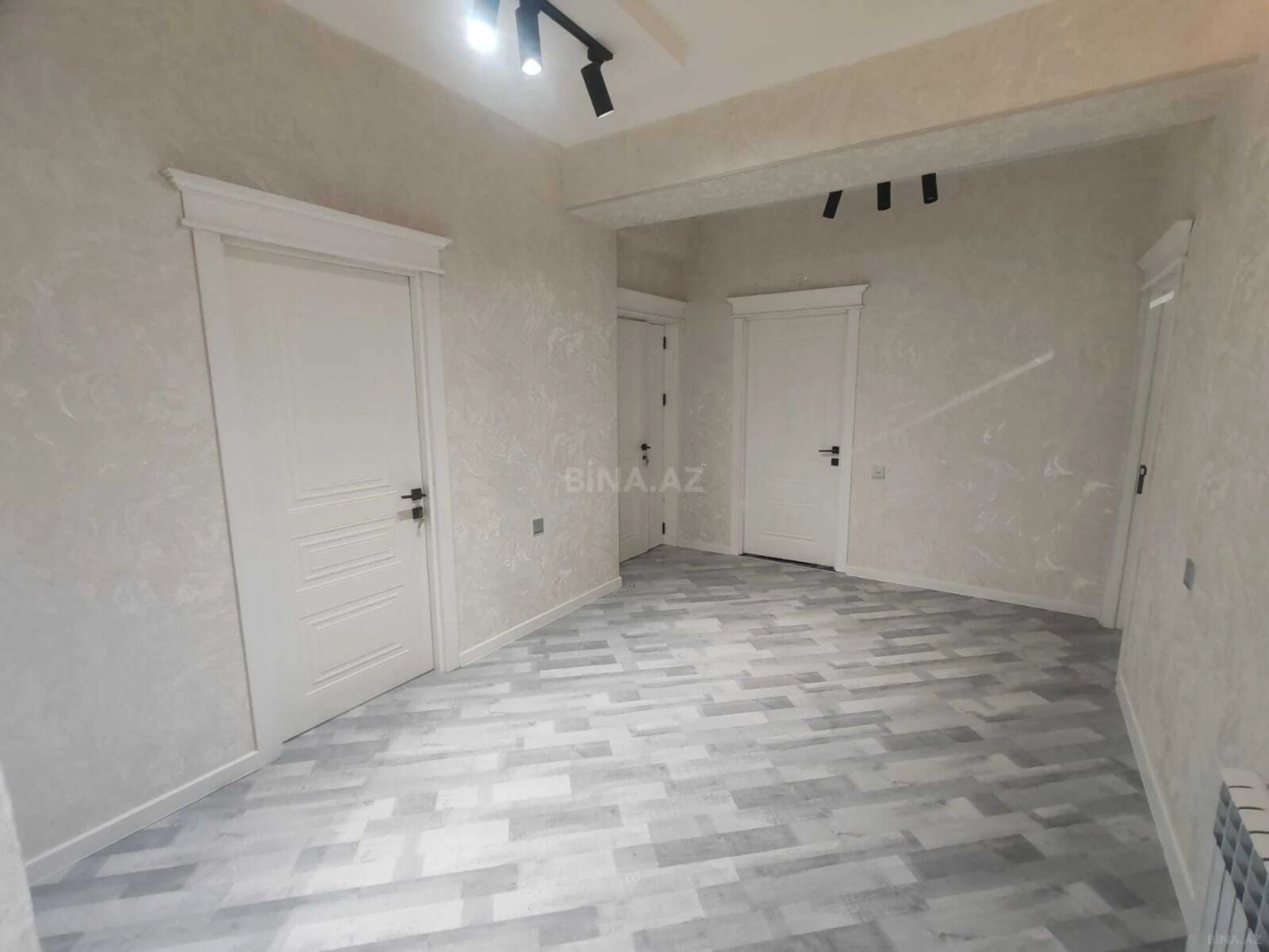 Satılır 4 otaqlı mənzil 165 m²