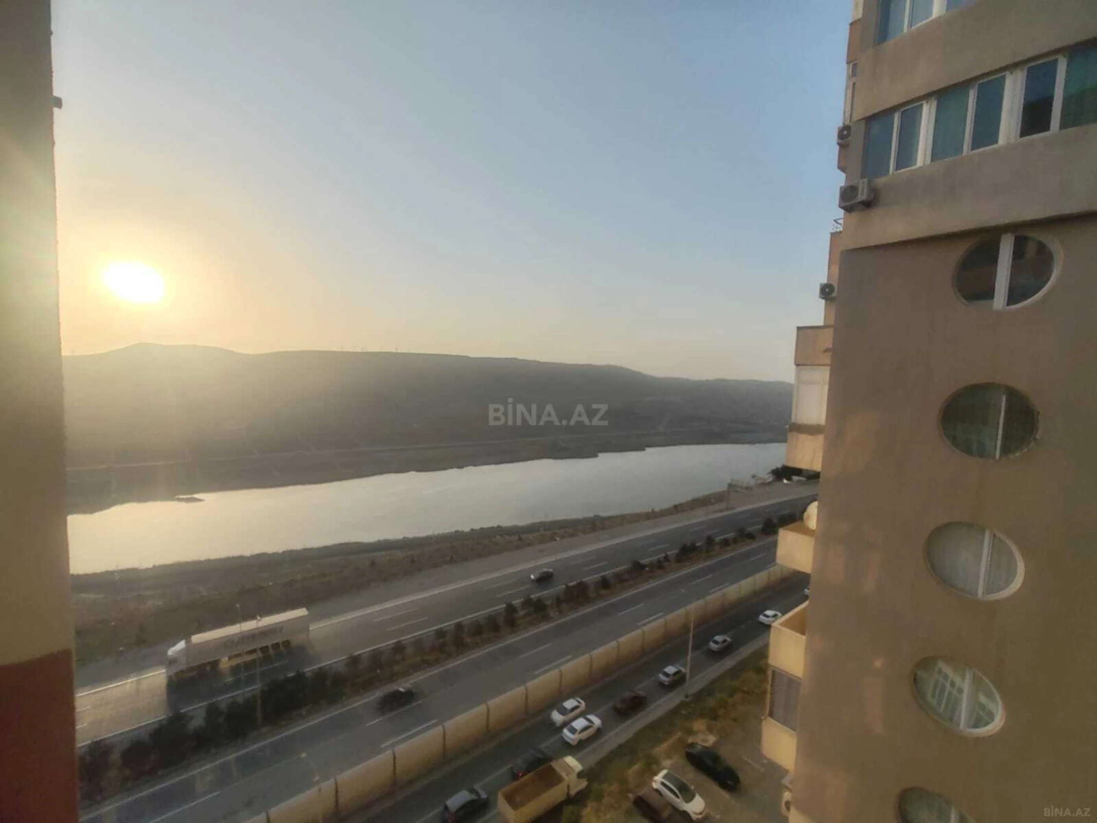 Satılır 4 otaqlı mənzil 165 m²
